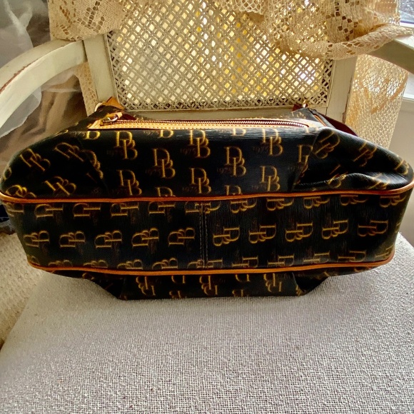 Dooney and Bourke east west Collins bag - Picture 8 of 16